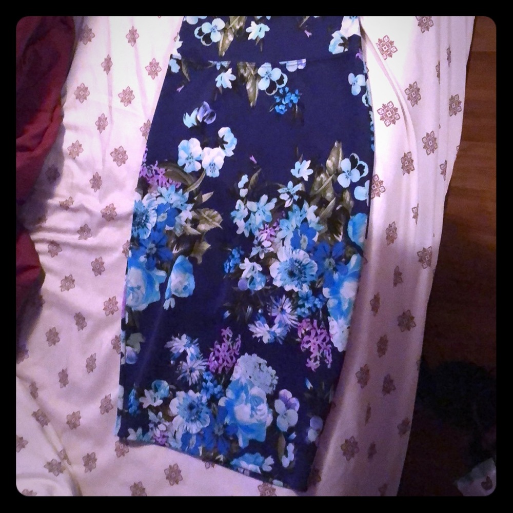 High waisted pencil skirt